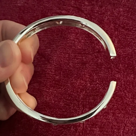 Elegant Silver Bracelet with Crystal Accents - Picture 2 of 3